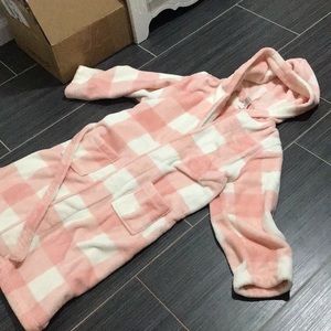 Tuckers+Tate robe girls